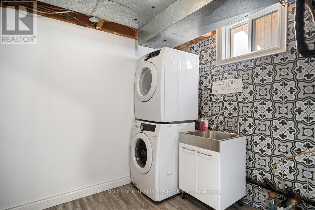 1114 Cedarcroft Crescent, Pickering, ON - Indoor Photo Showing Laundry Room