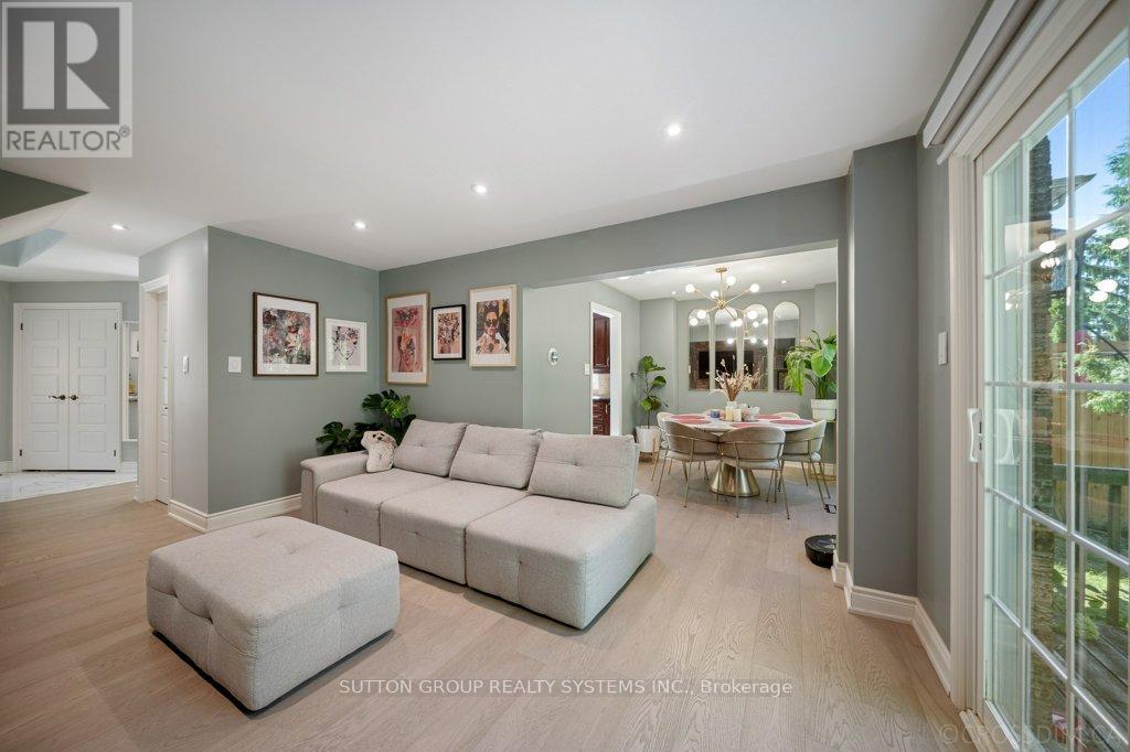 1114 Cedarcroft Crescent, Pickering, ON - Indoor Photo Showing Living Room