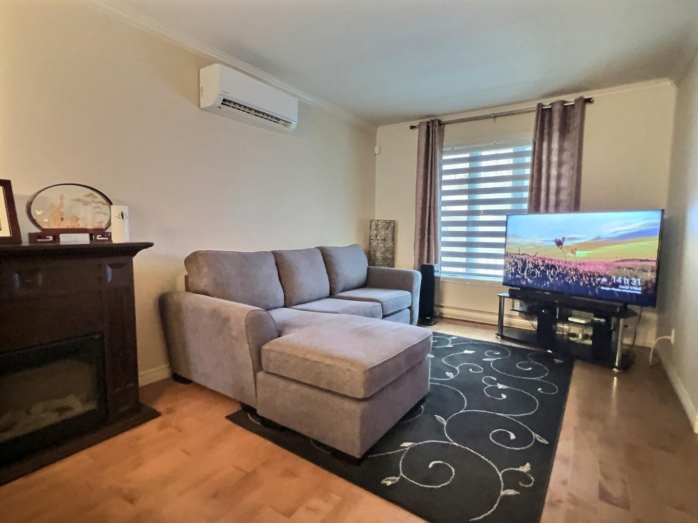 Salon - 1335 Rue Bell, Drummondville, QC - Indoor Photo Showing Living Room With Fireplace