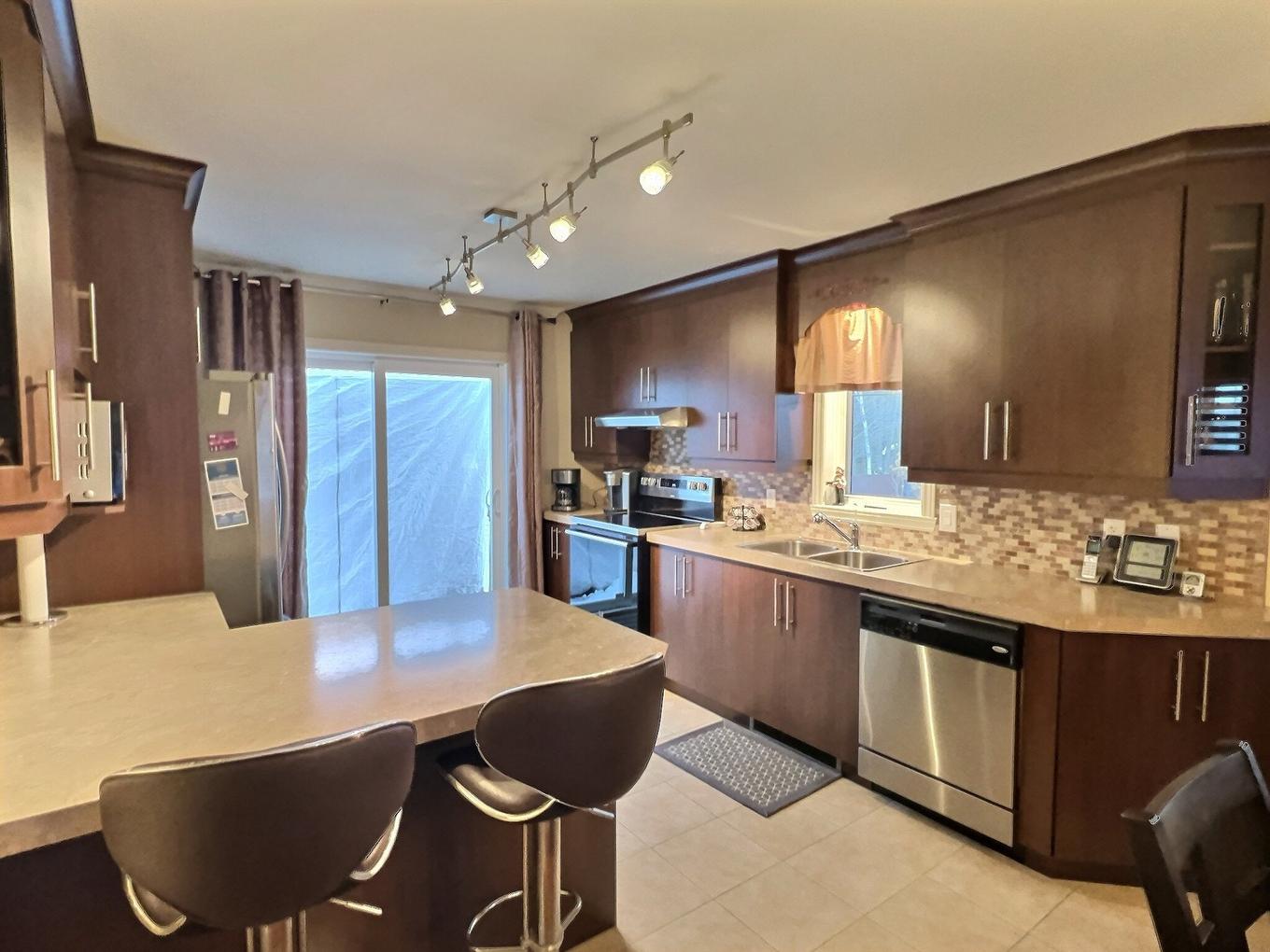 Cuisine - 1335 Rue Bell, Drummondville, QC - Indoor Photo Showing Kitchen With Double Sink