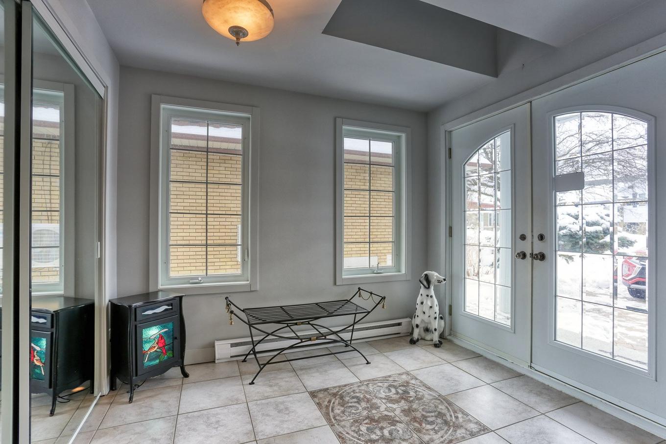 Hall d'entrée/Vestibule - 710 Rue Louis-Camirand, Trois-Rivières, QC - Indoor Photo Showing Other Room