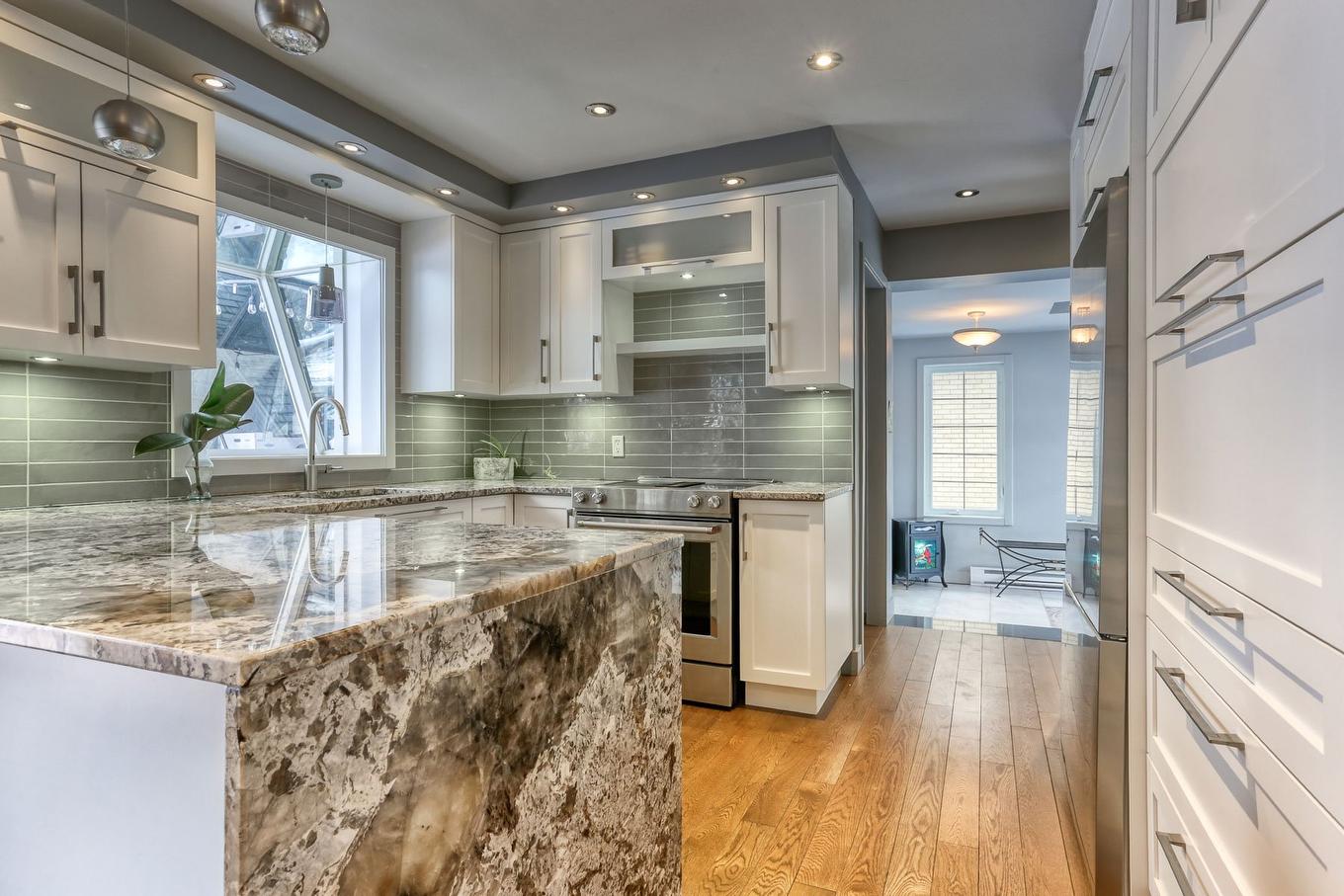 Cuisine - 710 Rue Louis-Camirand, Trois-Rivières, QC - Indoor Photo Showing Kitchen With Upgraded Kitchen