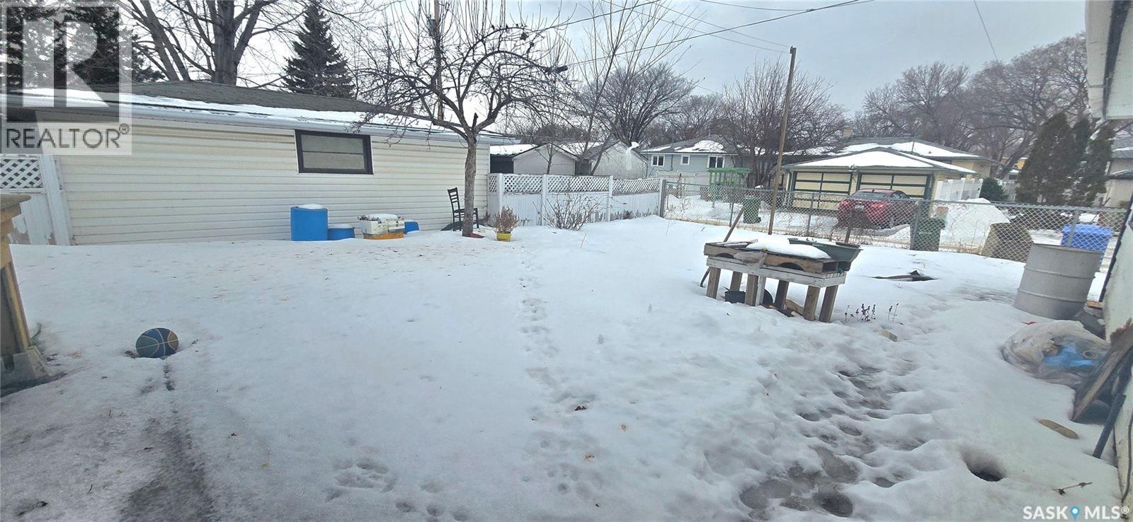 422 Mullin Avenue E, Regina, SK - Outdoor