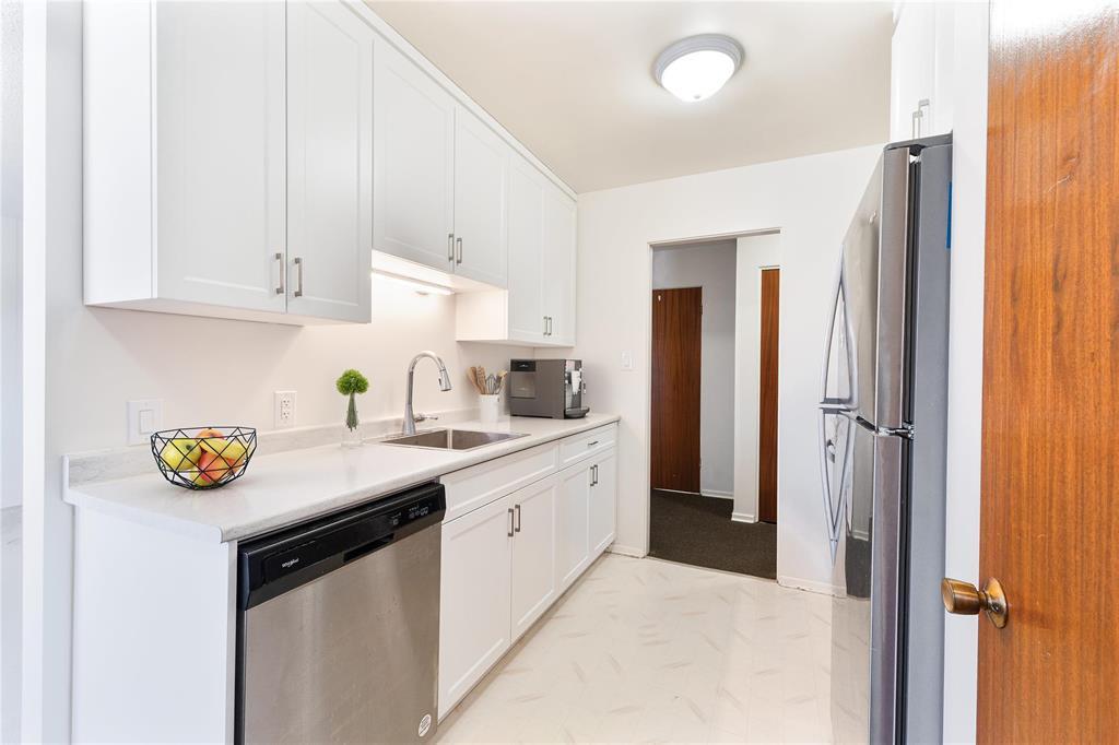 5 Forrest Avenue E, Dauphin, MB - Indoor Photo Showing Kitchen