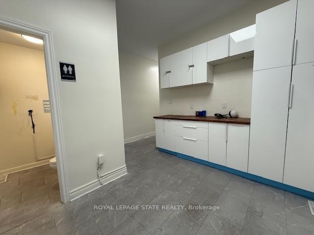 854 King Street W, Hamilton, ON