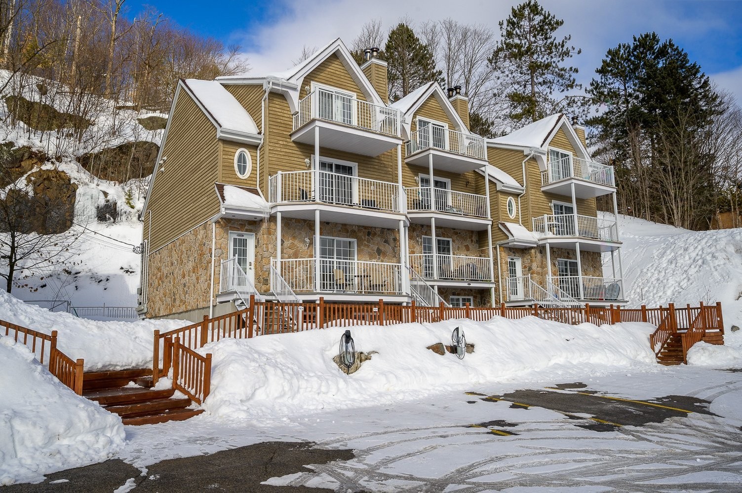 Extérieur - 729A Rue Principale, Saint-Sauveur, QC - Outdoor With Facade