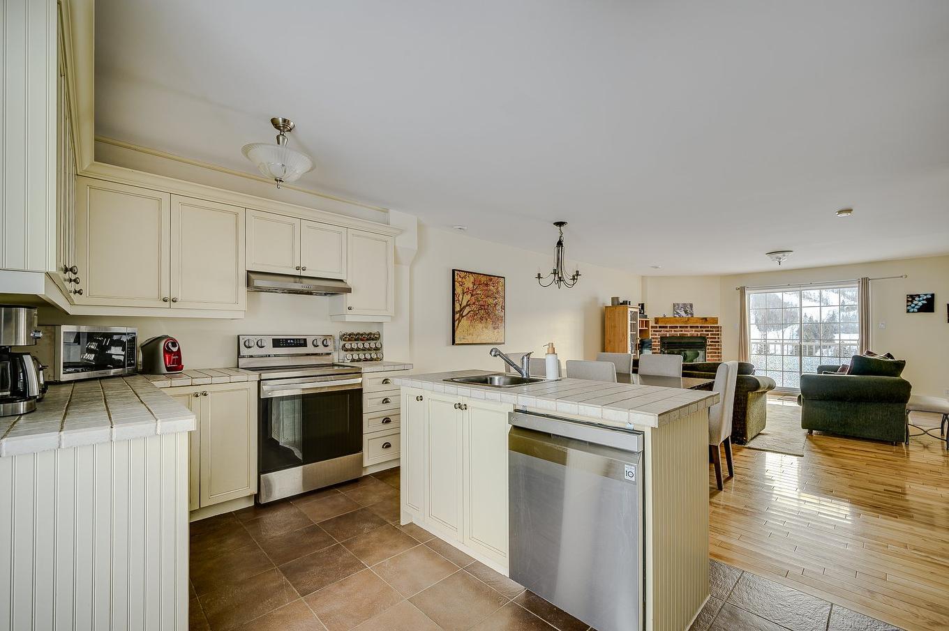 Kitchen - 729A Rue Principale, Saint-Sauveur, QC - Indoor Photo Showing Kitchen