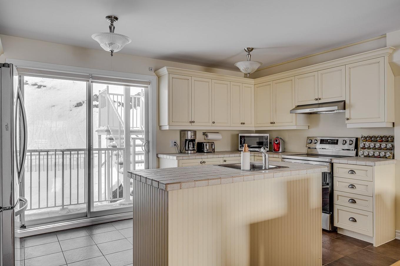 Kitchen - 729A Rue Principale, Saint-Sauveur, QC - Indoor Photo Showing Kitchen