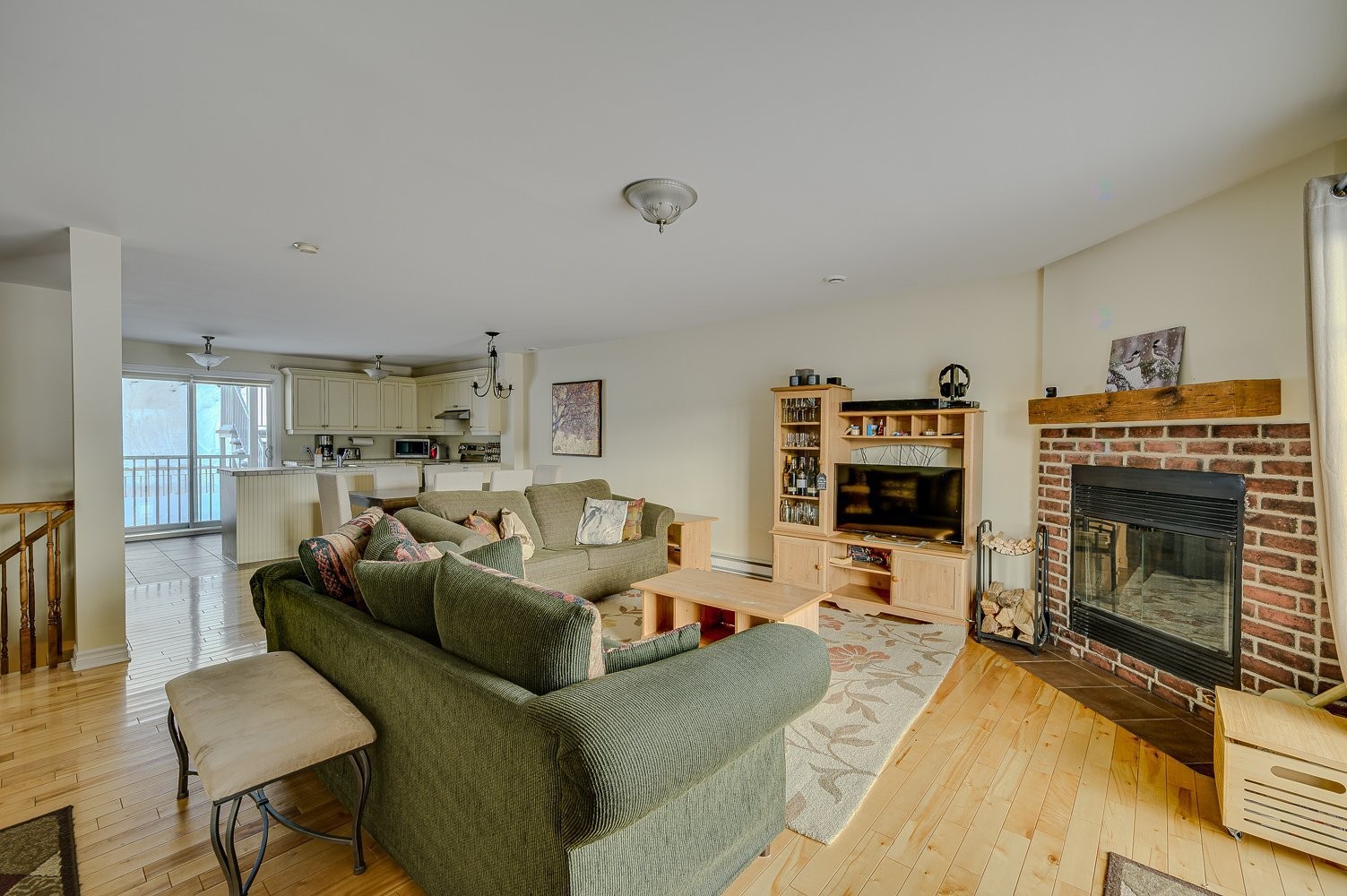 Salon - 729A Rue Principale, Saint-Sauveur, QC - Indoor Photo Showing Living Room With Fireplace