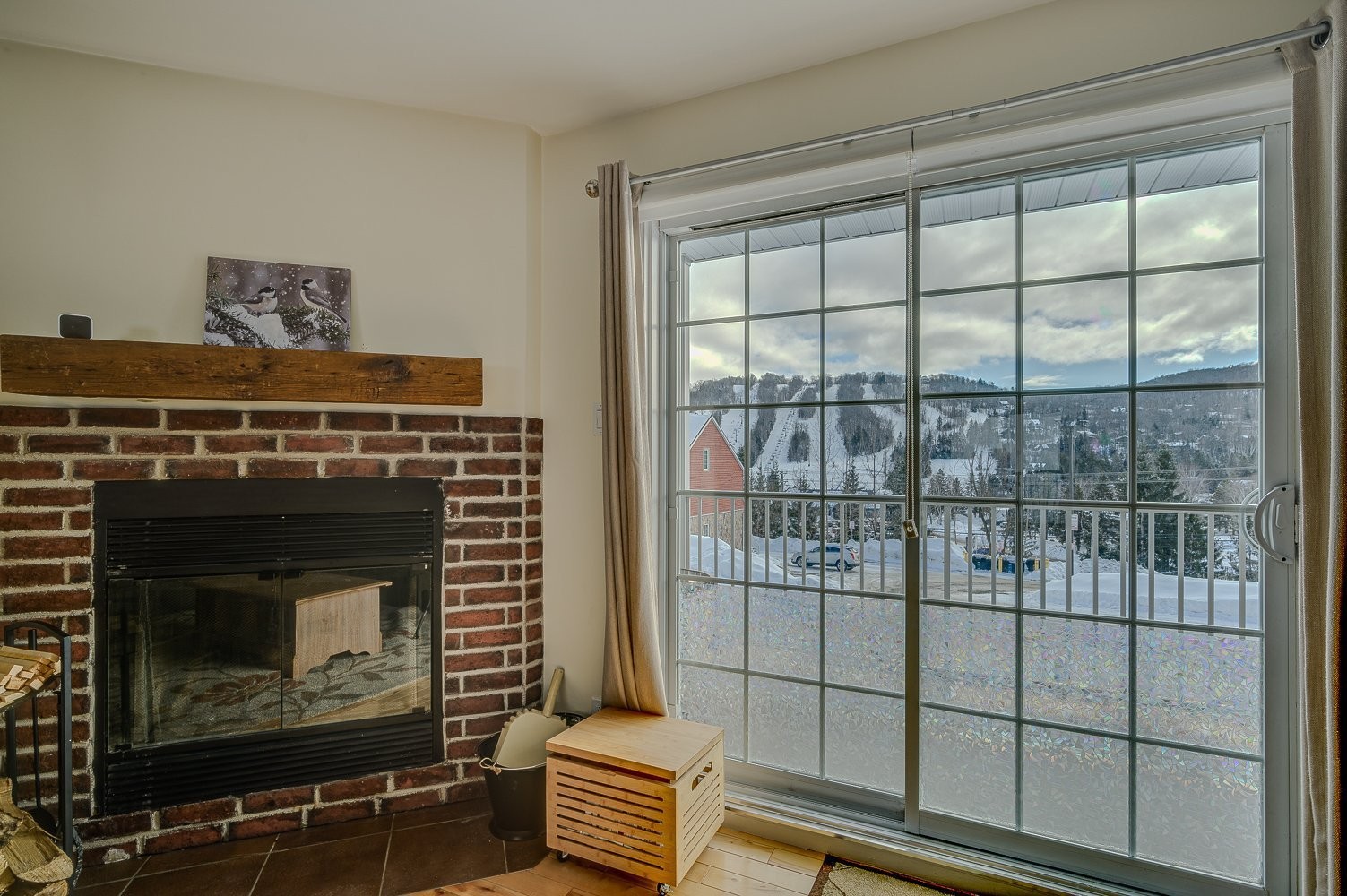 Vue - 729A Rue Principale, Saint-Sauveur, QC - Indoor With Fireplace