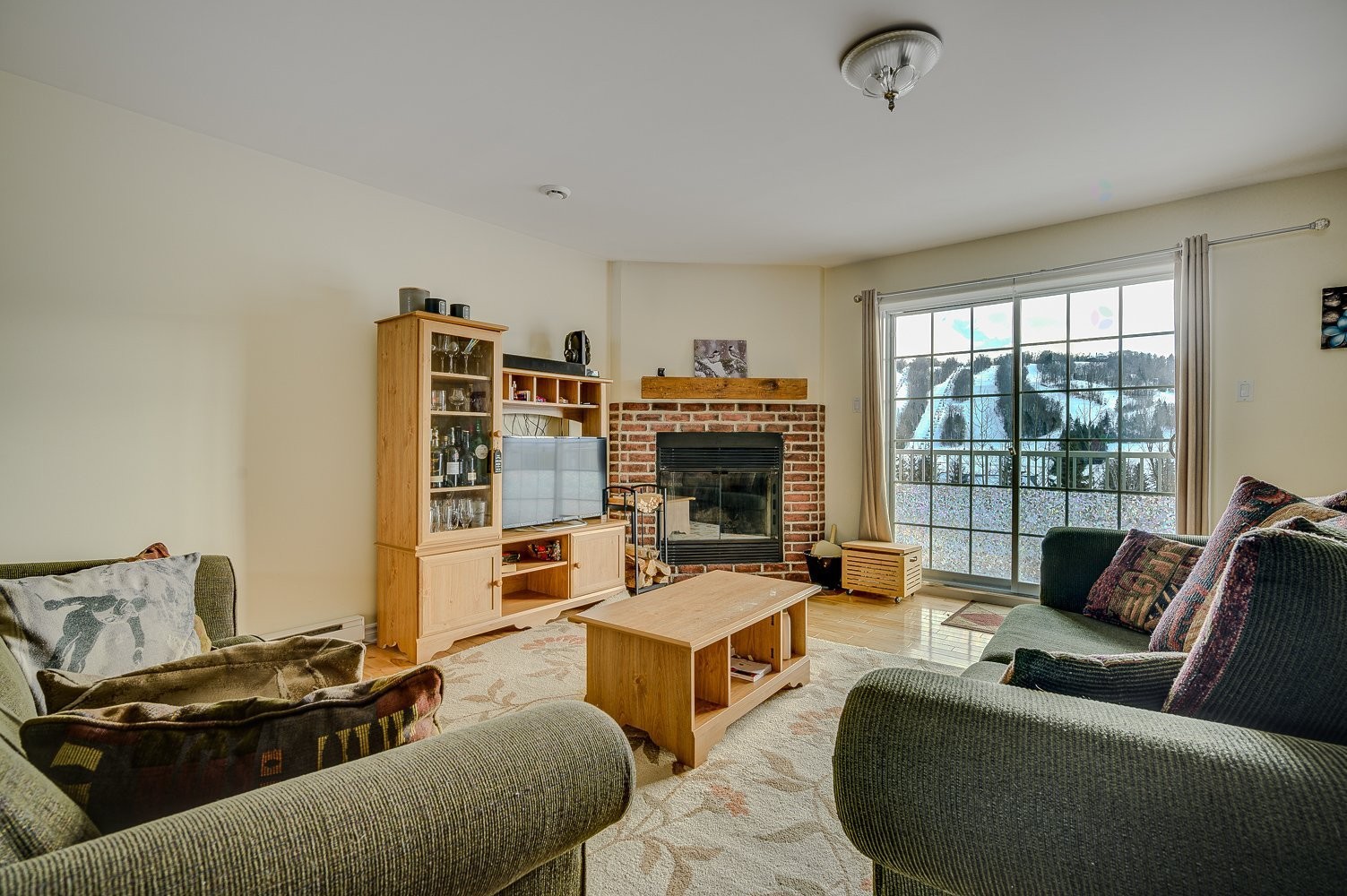 Salon - 729A Rue Principale, Saint-Sauveur, QC - Indoor Photo Showing Living Room With Fireplace