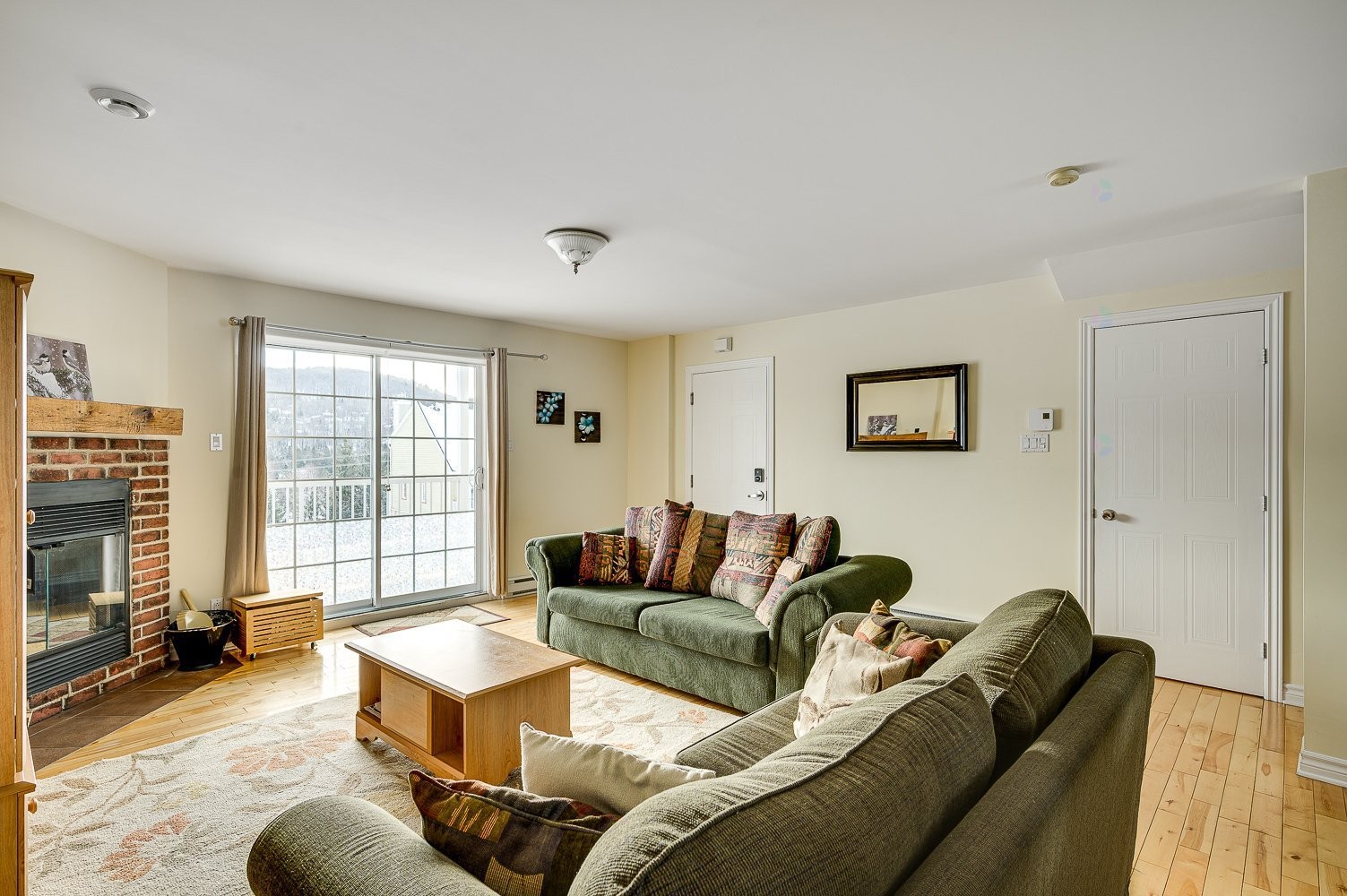 Salon - 729A Rue Principale, Saint-Sauveur, QC - Indoor Photo Showing Living Room With Fireplace