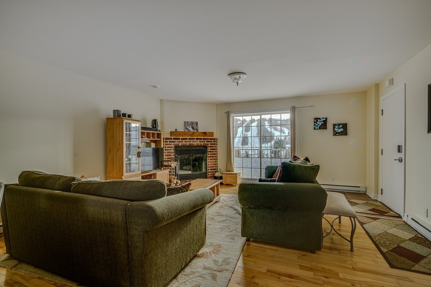 Salon - 729A Rue Principale, Saint-Sauveur, QC - Indoor Photo Showing Living Room With Fireplace
