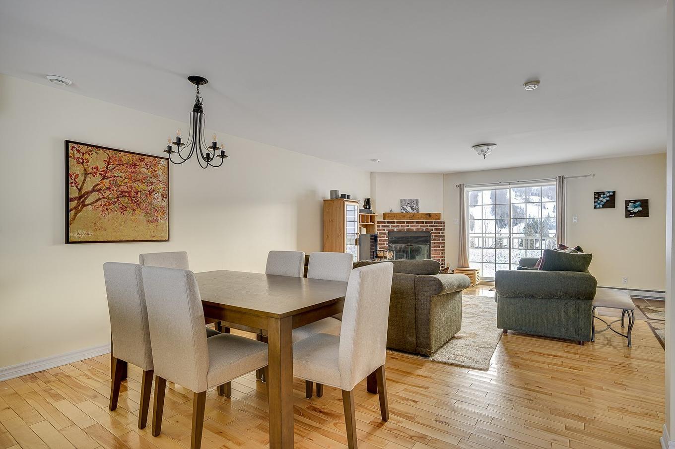 Dining room - 729A Rue Principale, Saint-Sauveur, QC - Indoor With Fireplace