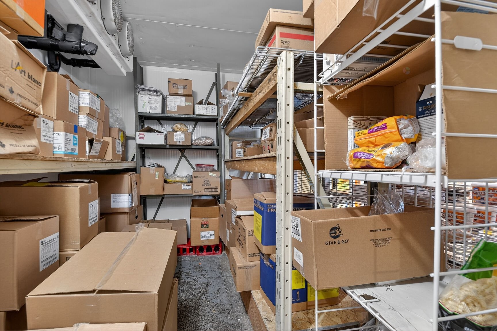 Commerce - 1750 Ch. D'Oka, Deux-Montagnes, QC - Indoor With Storage
