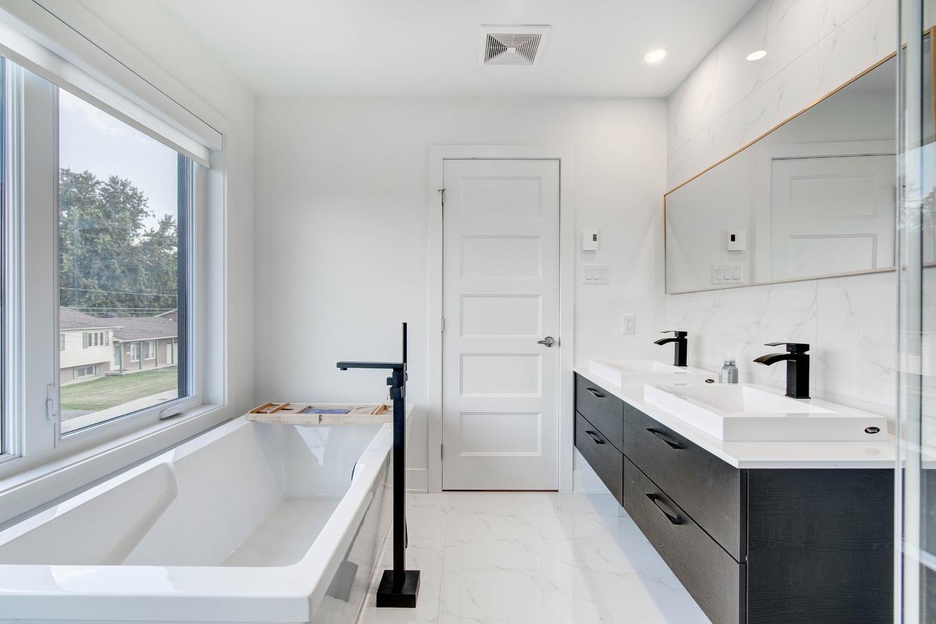 Salle de bains attenante à la CCP - 3444 Rue Du Collège, Longueuil (Saint-Hubert), QC - Indoor Photo Showing Bathroom