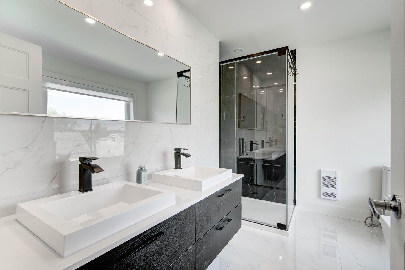 Salle de bains attenante à la CCP - 3444 Rue Du Collège, Longueuil (Saint-Hubert), QC - Indoor Photo Showing Bathroom