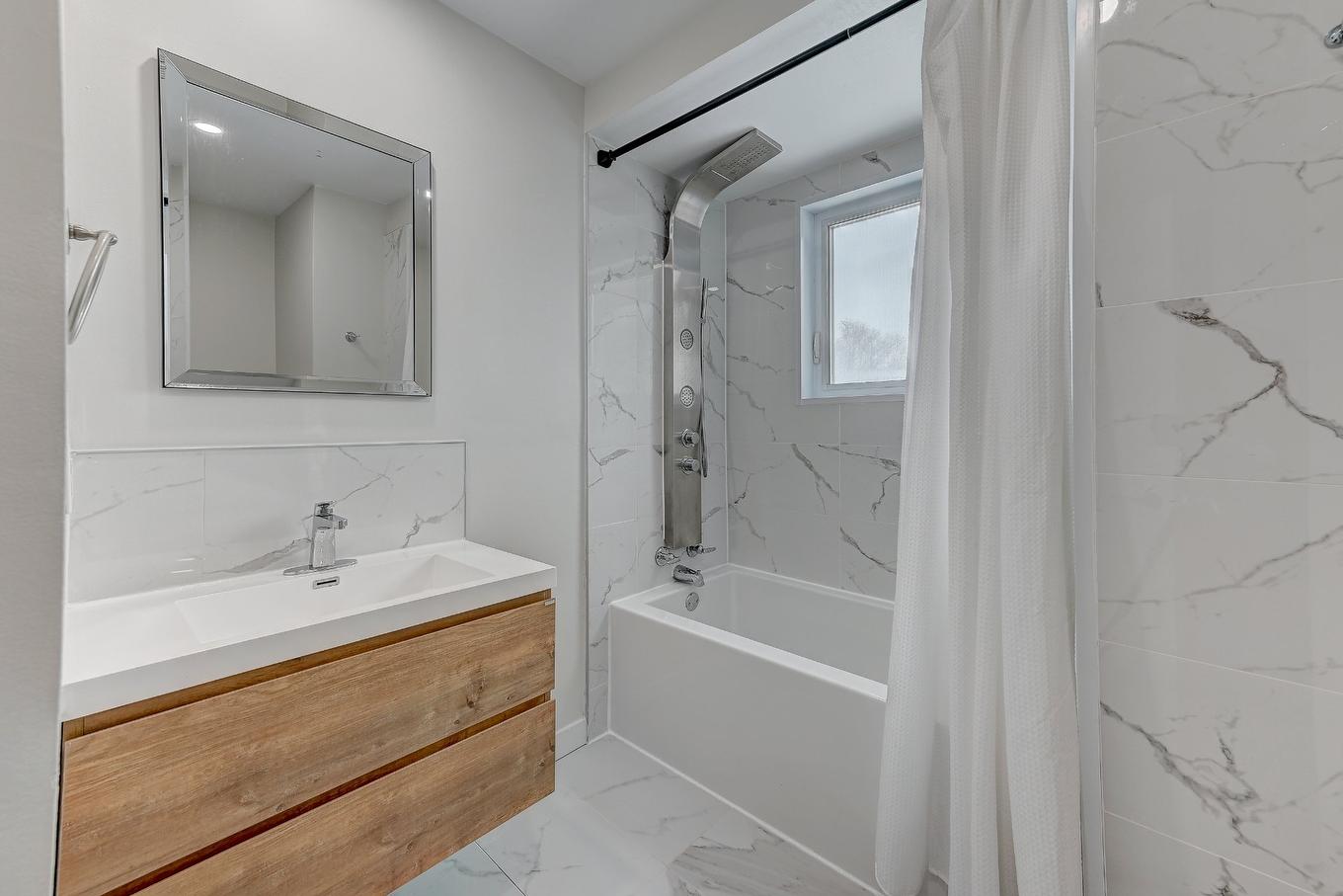 Salle de bains - 7-3290 Rue Mistral, Brossard, QC - Indoor Photo Showing Bathroom