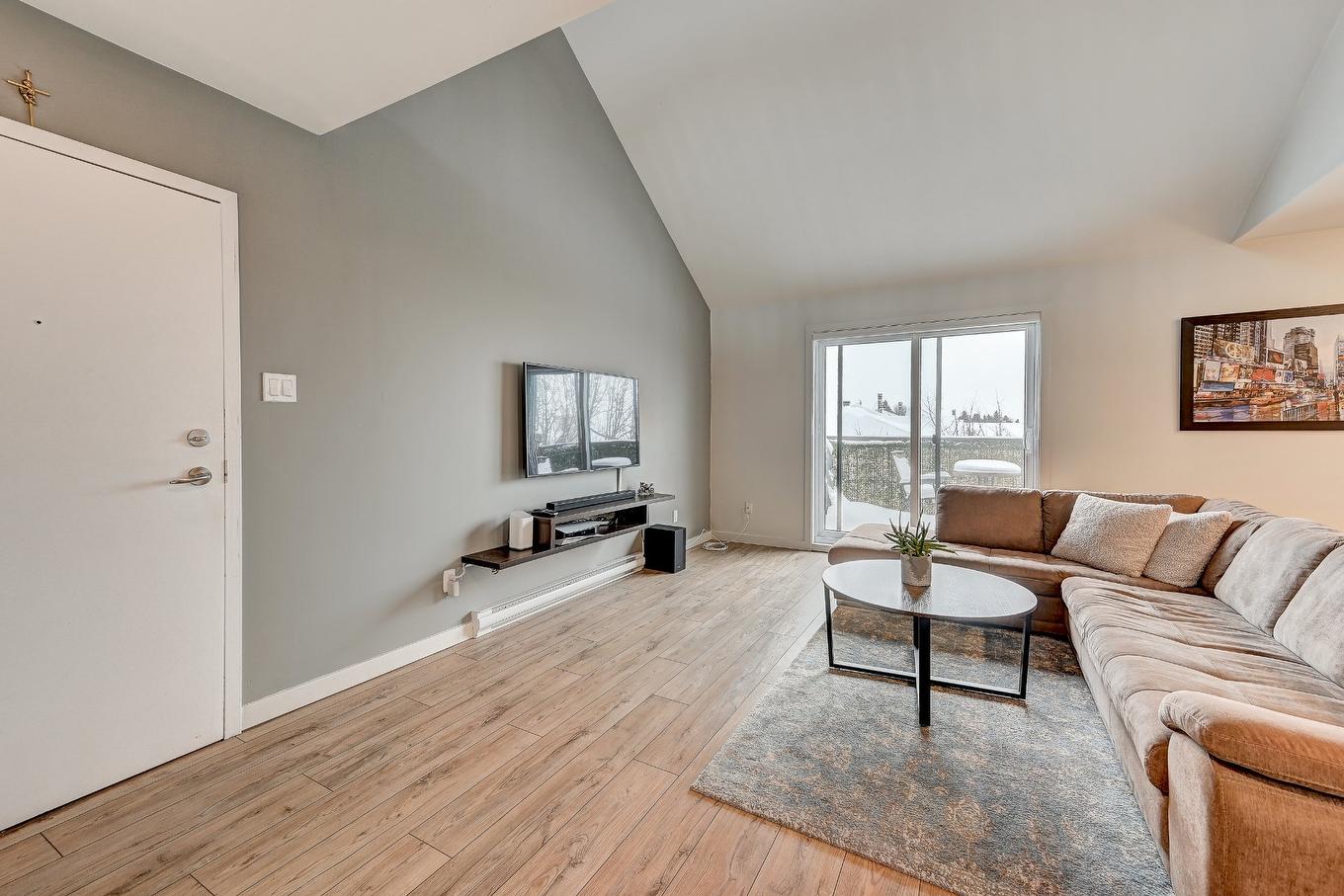 Salon - 7-3290 Rue Mistral, Brossard, QC - Indoor Photo Showing Living Room