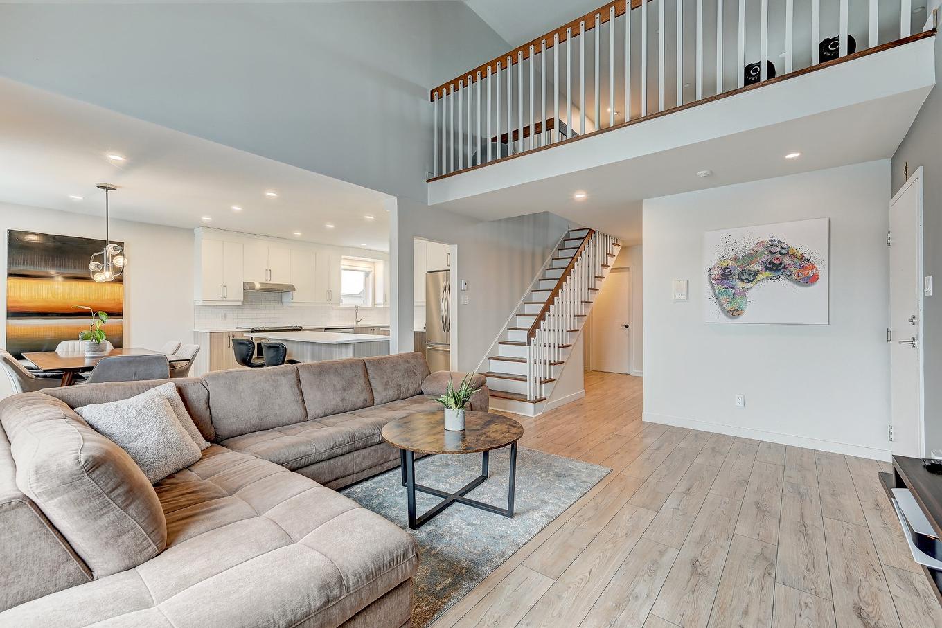 Vue d'ensemble - 7-3290 Rue Mistral, Brossard, QC - Indoor Photo Showing Living Room
