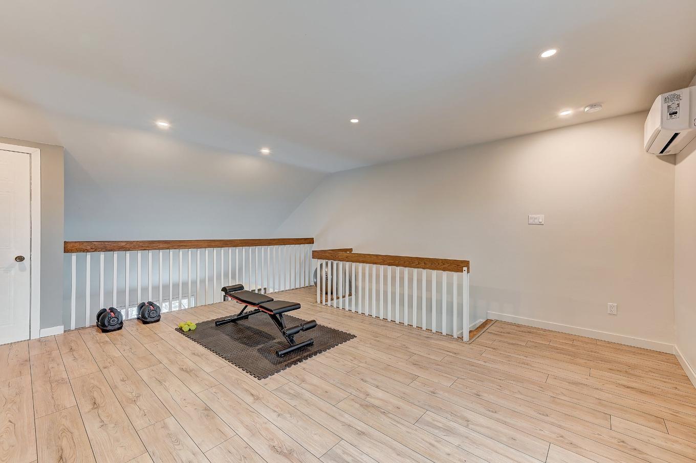 Mezzanine - 7-3290 Rue Mistral, Brossard, QC - Indoor Photo Showing Other Room