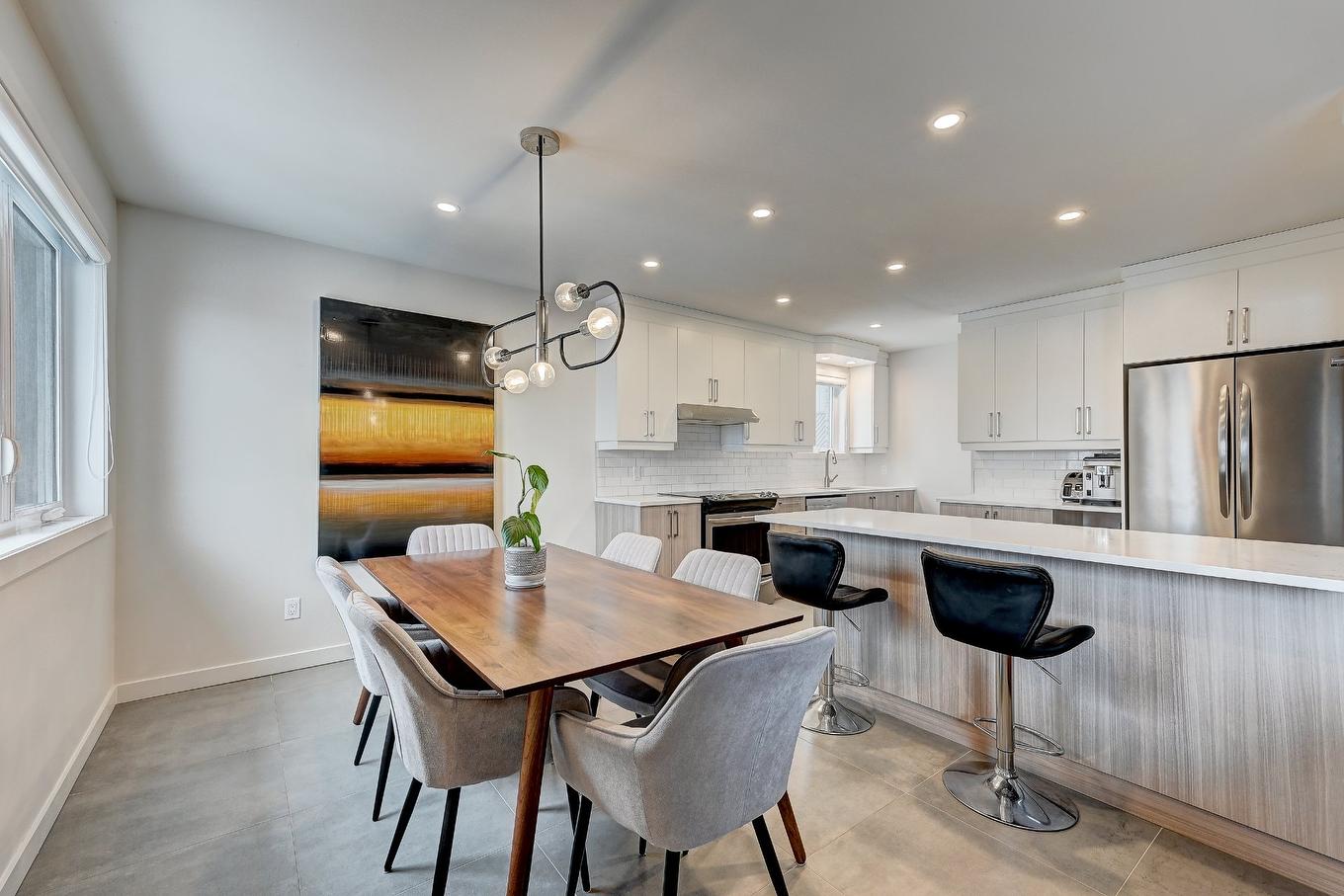 Coin-repas - 7-3290 Rue Mistral, Brossard, QC - Indoor