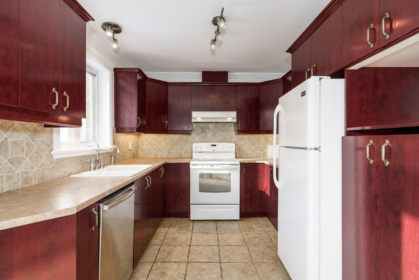 Kitchen - 2476 Boul. Lebourgneuf, Québec (Les Rivières), QC - Indoor Photo Showing Kitchen