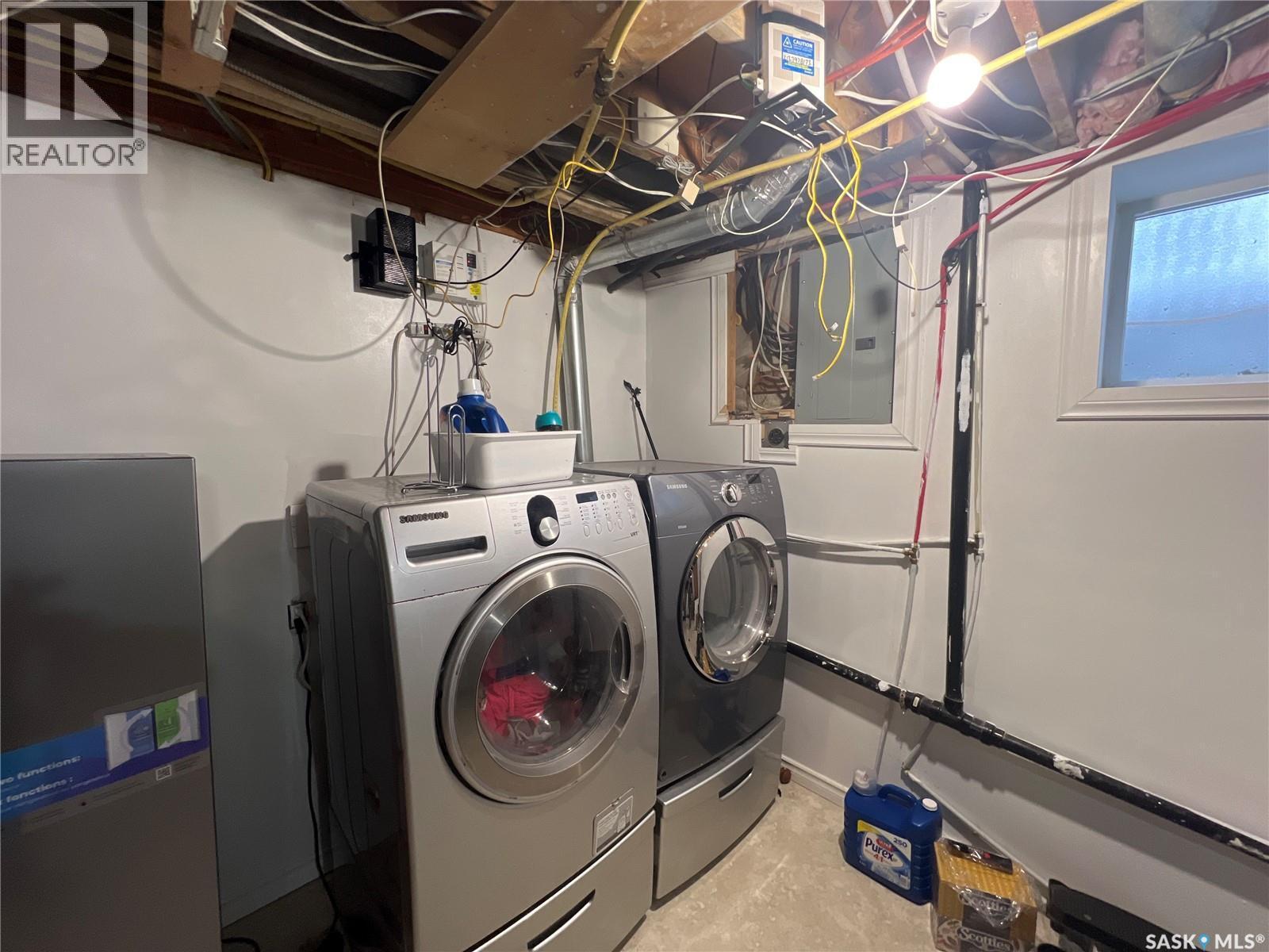 87 Merlin Crescent, Regina, SK - Indoor Photo Showing Laundry Room