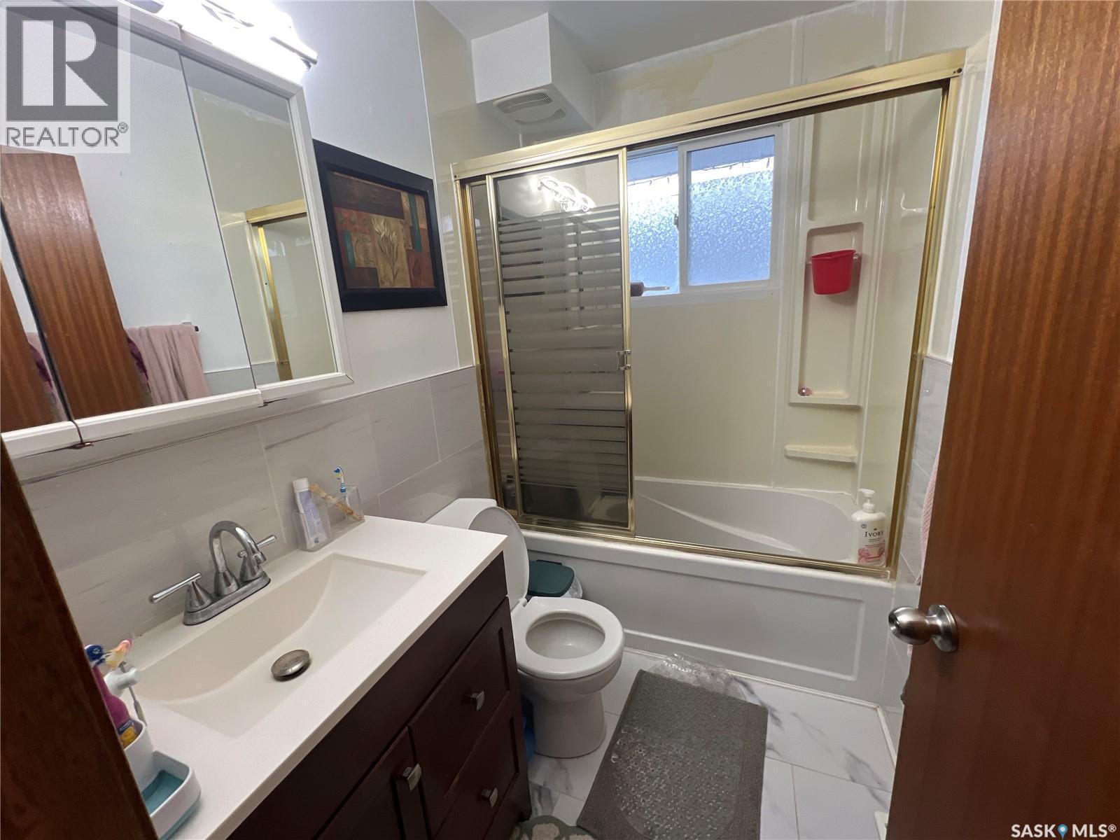 87 Merlin Crescent, Regina, SK - Indoor Photo Showing Bathroom