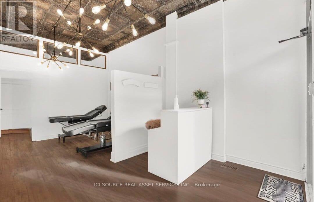 232 King Street W, Hamilton, ON