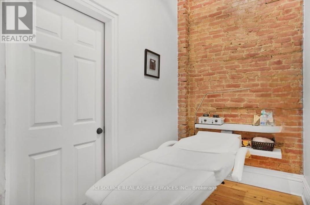 232 King Street W, Hamilton, ON