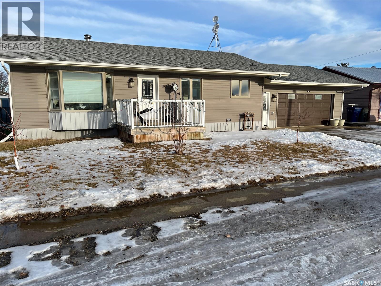 108 7Th Avenue E, Lafleche, SK - Outdoor With Deck Patio Veranda