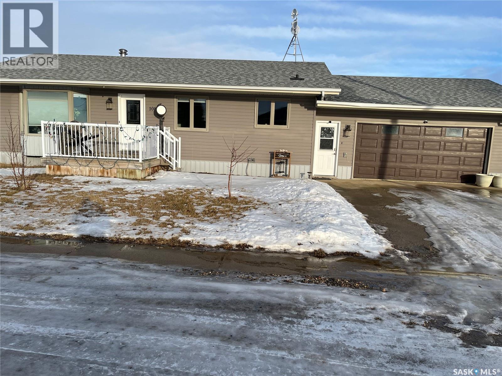 108 7Th Avenue E, Lafleche, SK - Outdoor