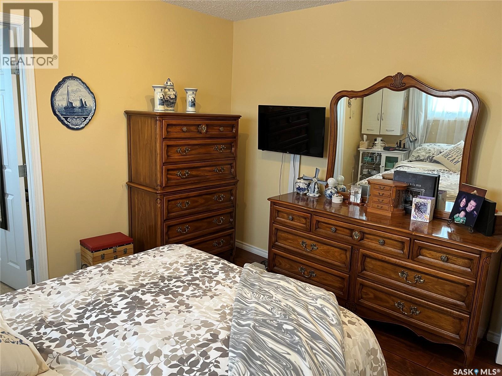 108 7Th Avenue E, Lafleche, SK - Indoor Photo Showing Bedroom