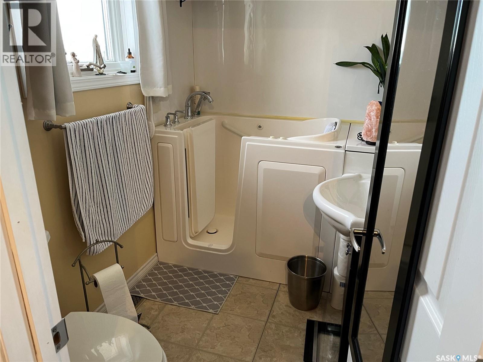 108 7Th Avenue E, Lafleche, SK - Indoor Photo Showing Laundry Room