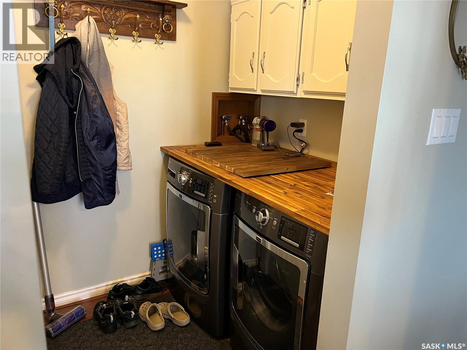 108 7Th Avenue E, Lafleche, SK - Indoor Photo Showing Laundry Room