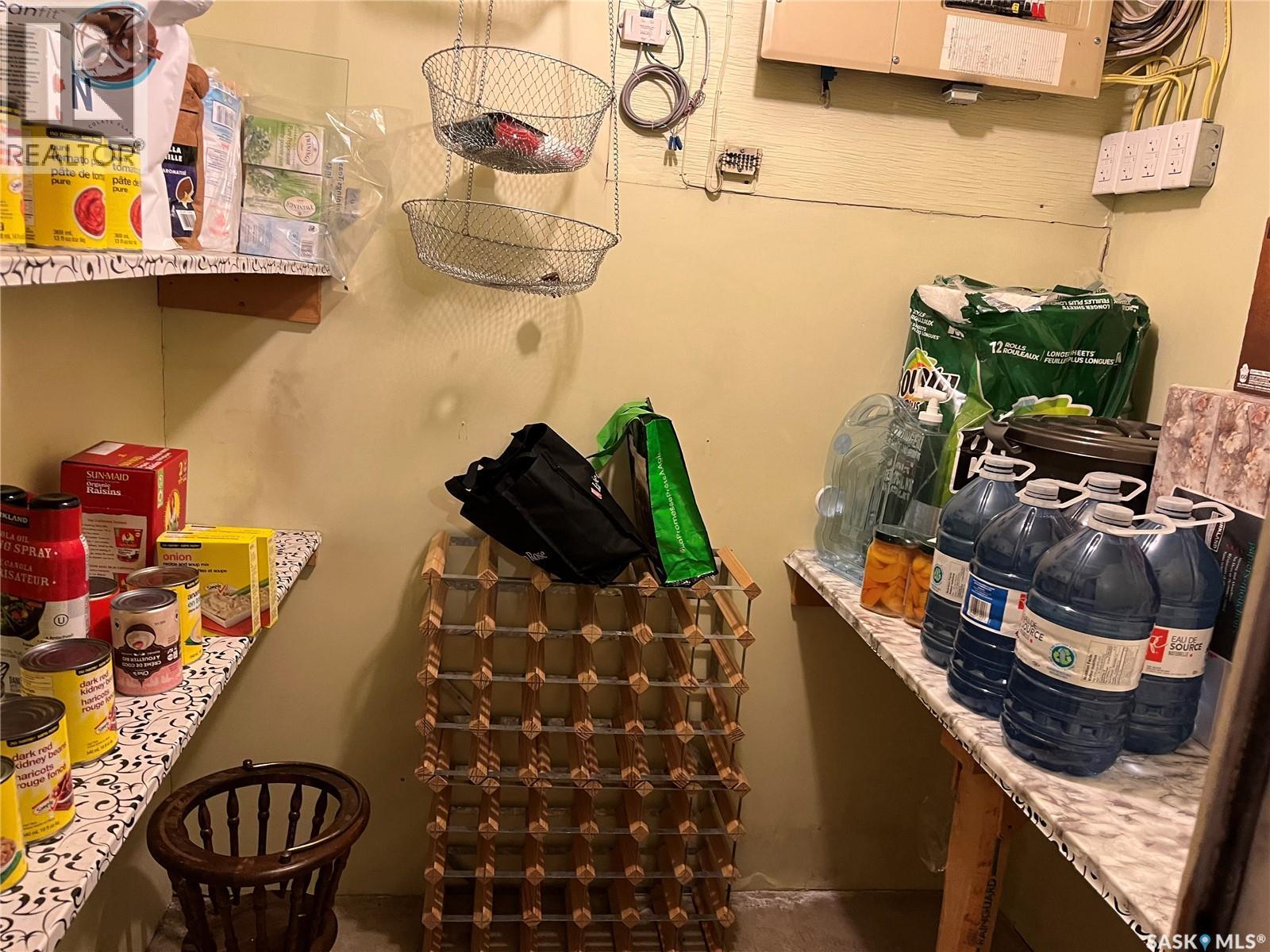 108 7Th Avenue E, Lafleche, SK - Indoor