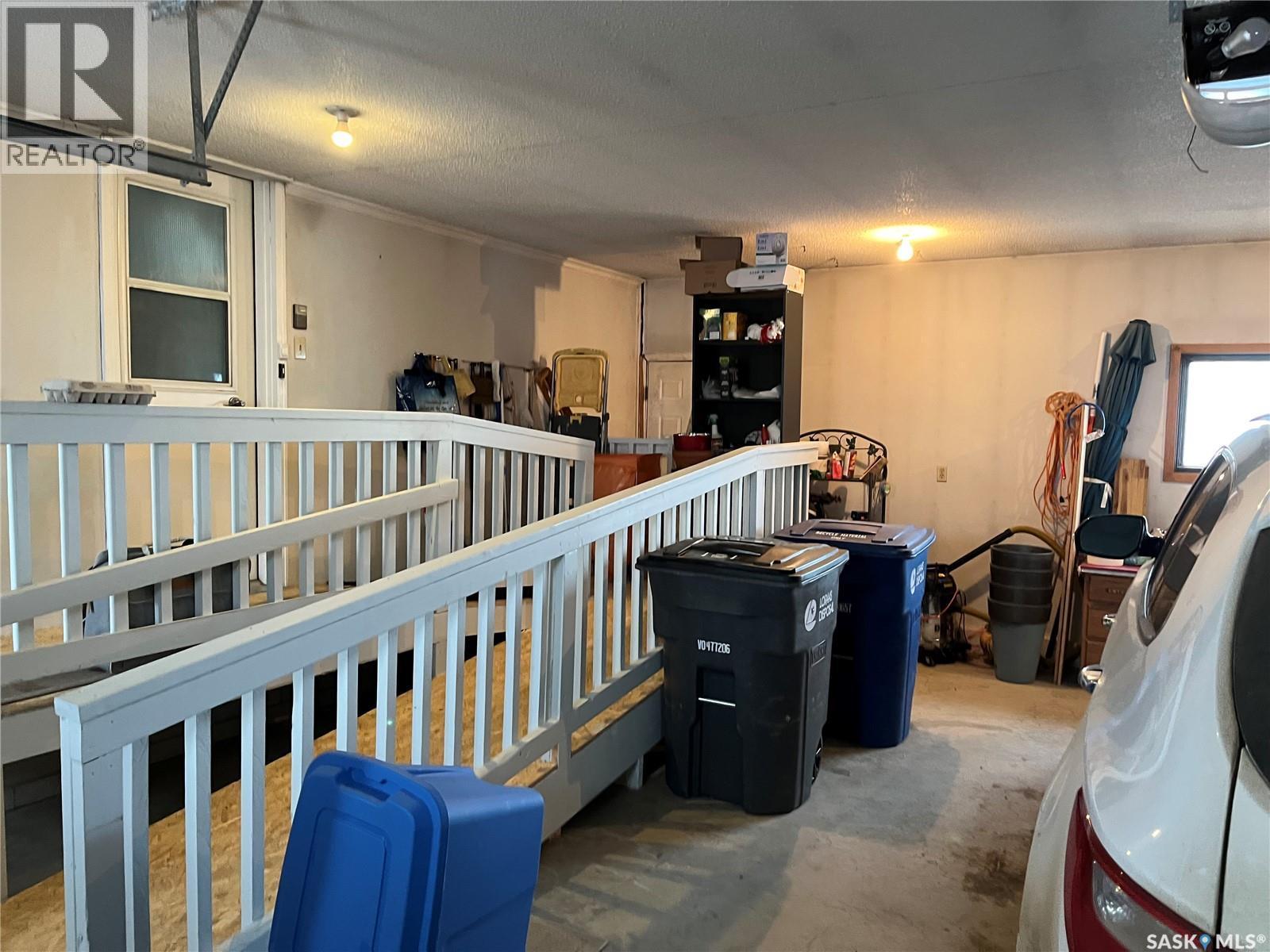 108 7Th Avenue E, Lafleche, SK - Indoor