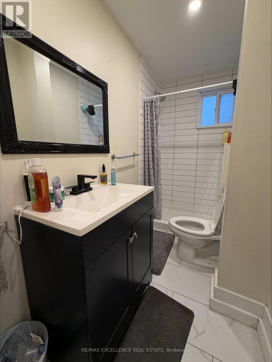 395 Aberdeen Avenue, Hamilton, ON - Indoor Photo Showing Bathroom