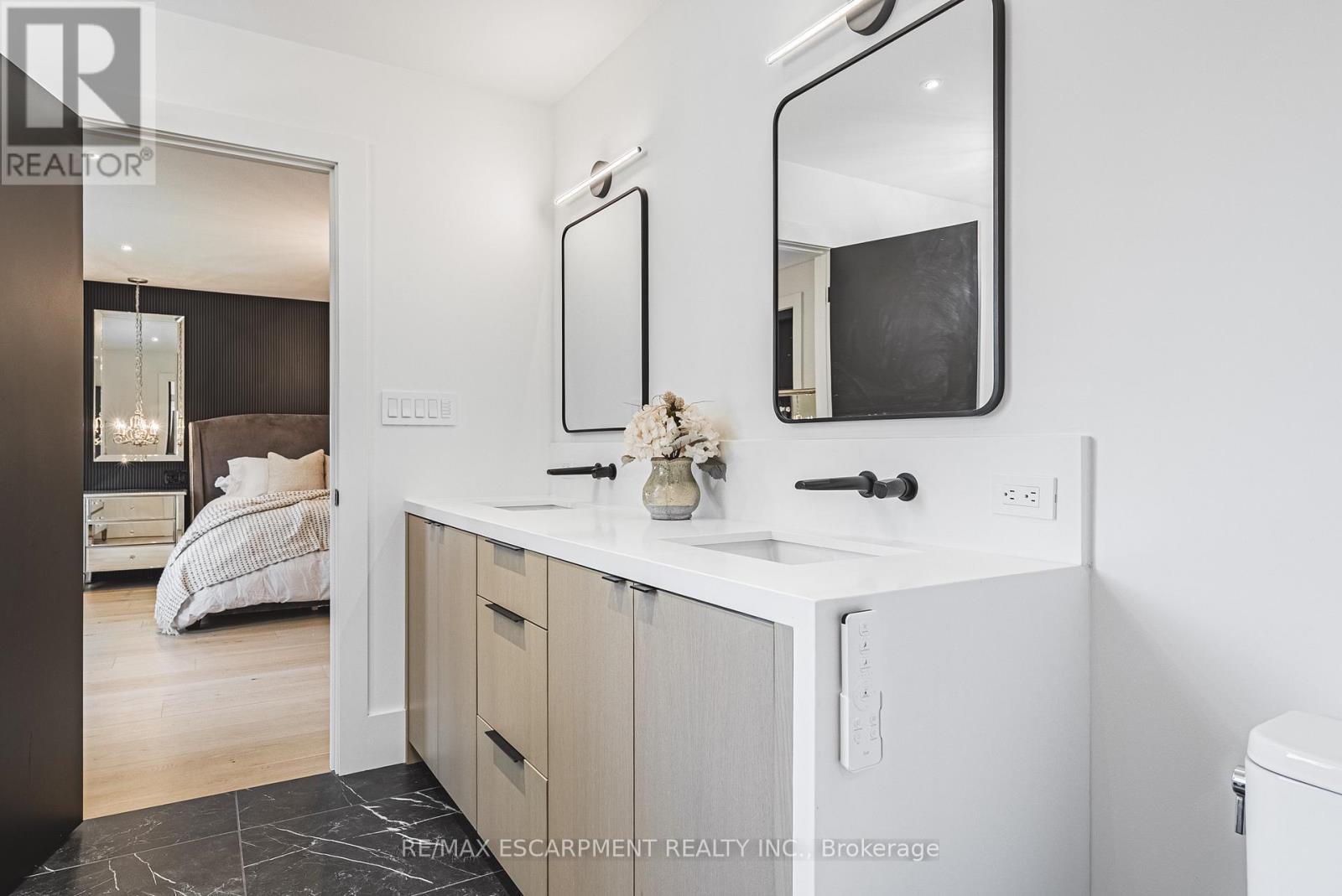 135 Eleanor Avenue, Hamilton, ON - Indoor Photo Showing Other Room