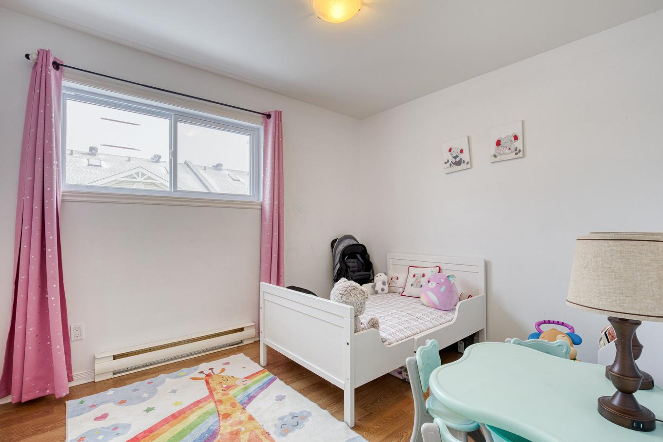 Bedroom - 2-8510 Rue Ouimet, Brossard, QC - Indoor Photo Showing Bedroom
