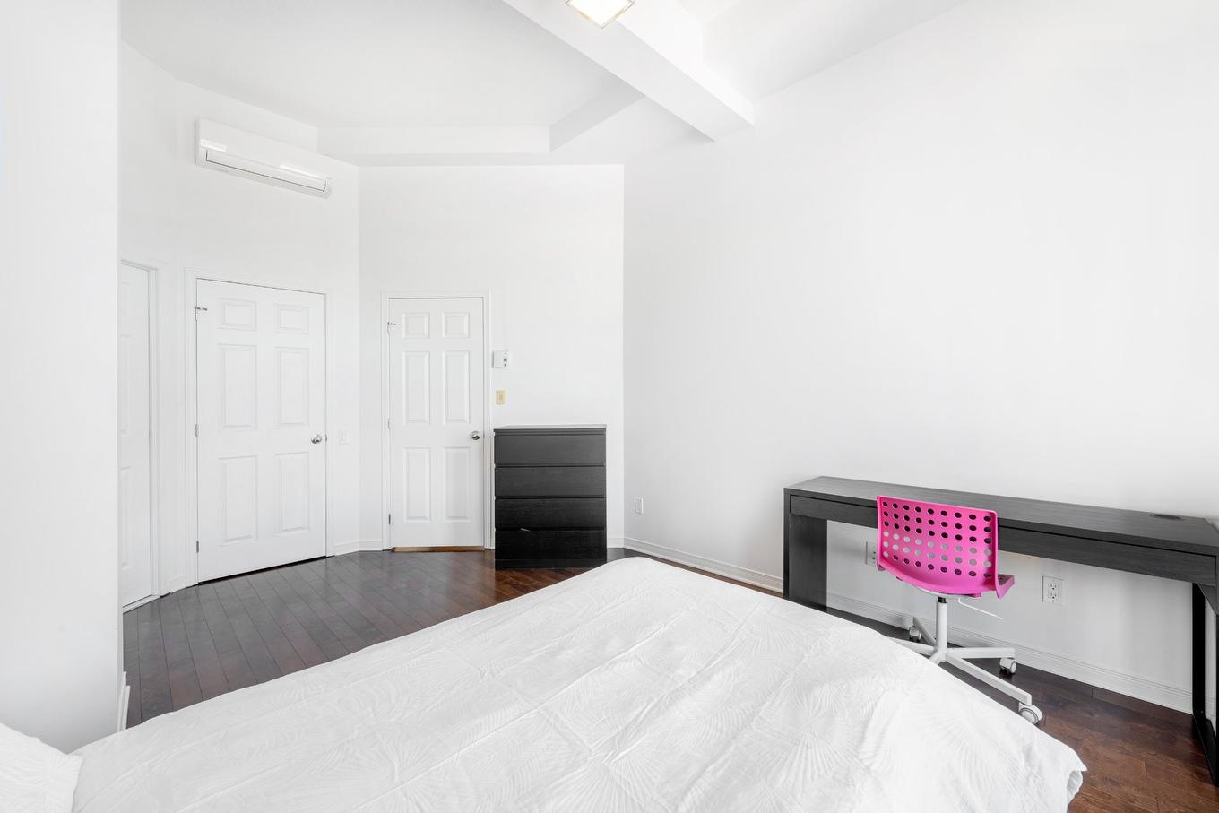 Primary bedroom - 1212-4975 Rue Jean-Talon O., Montréal (Côte-Des-Neiges/Notre-Dame-De-Grâce), QC - Indoor Photo Showing Bedroom