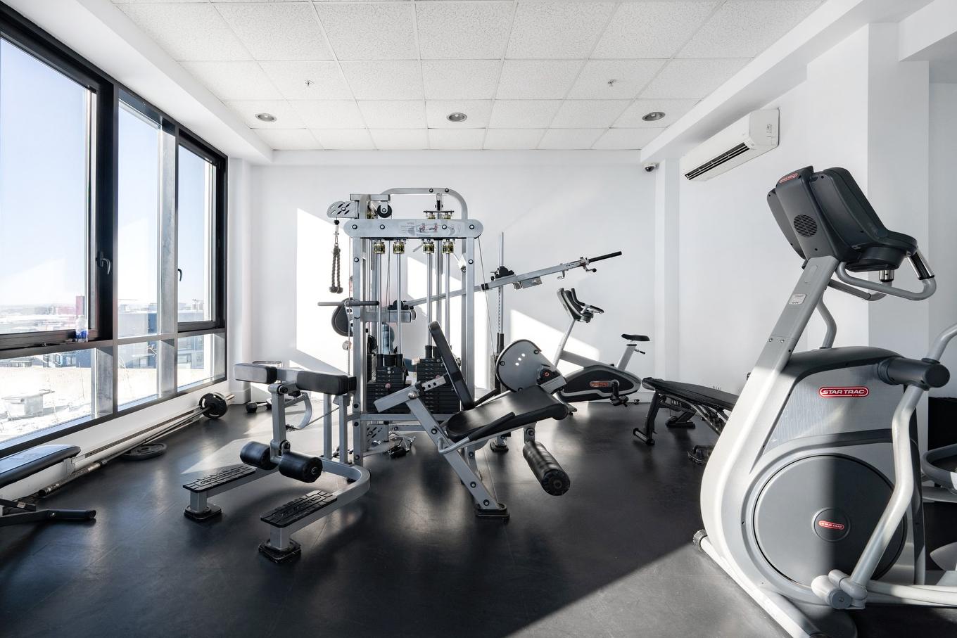 Exercise room - 1212-4975 Rue Jean-Talon O., Montréal (Côte-Des-Neiges/Notre-Dame-De-Grâce), QC - Indoor Photo Showing Gym Room
