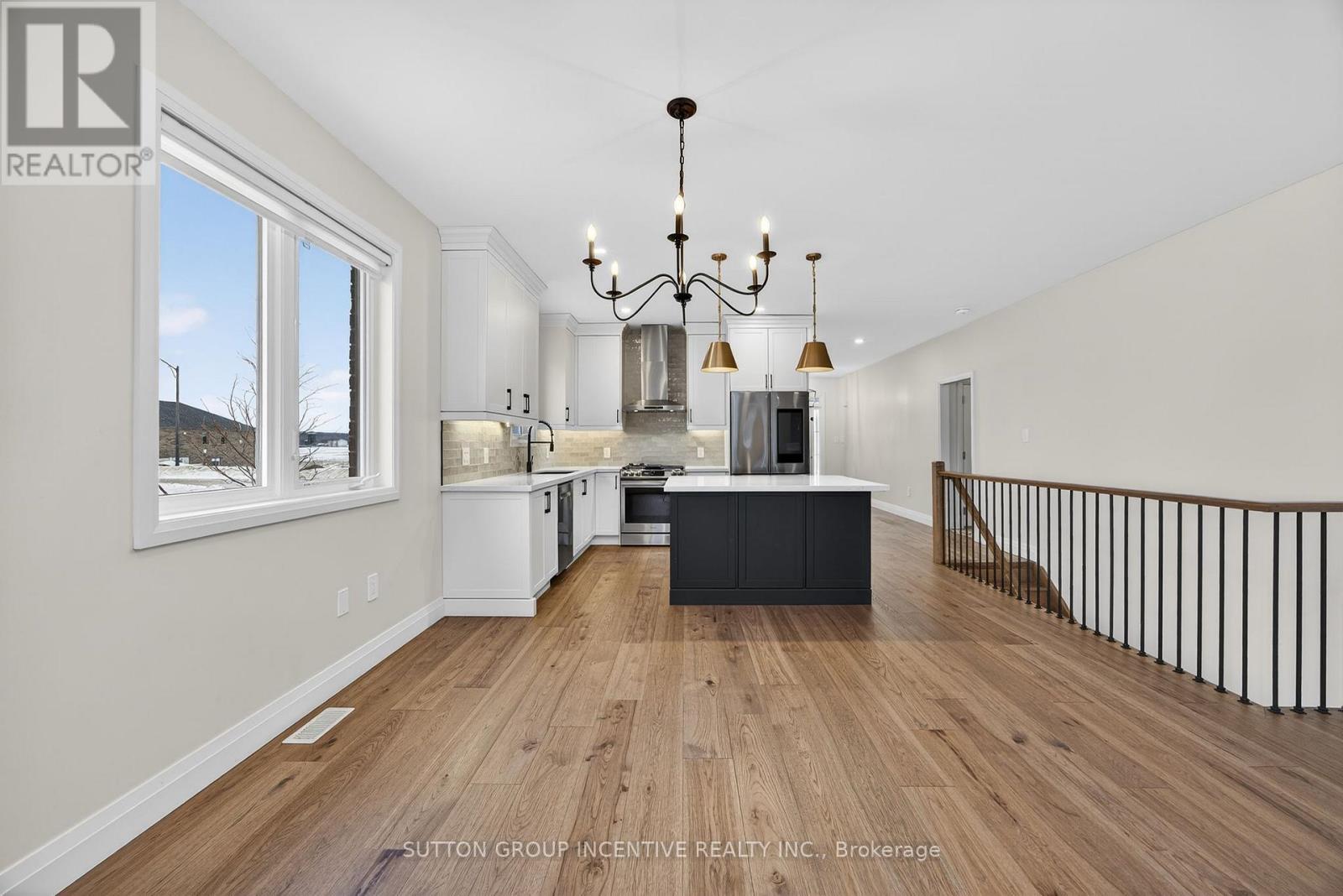 123 Ritchie Crescent, Springwater, ON - Indoor Photo Showing Kitchen With Upgraded Kitchen