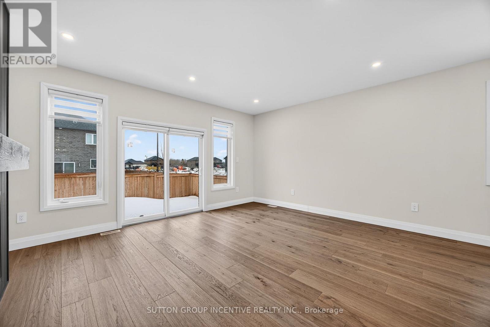 123 Ritchie Crescent, Springwater, ON - Indoor Photo Showing Other Room
