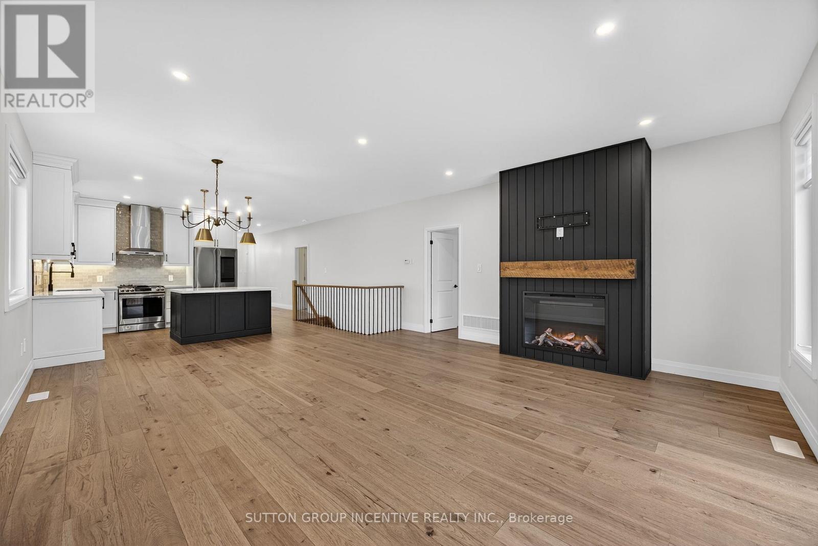 123 Ritchie Crescent, Springwater, ON - Indoor With Fireplace