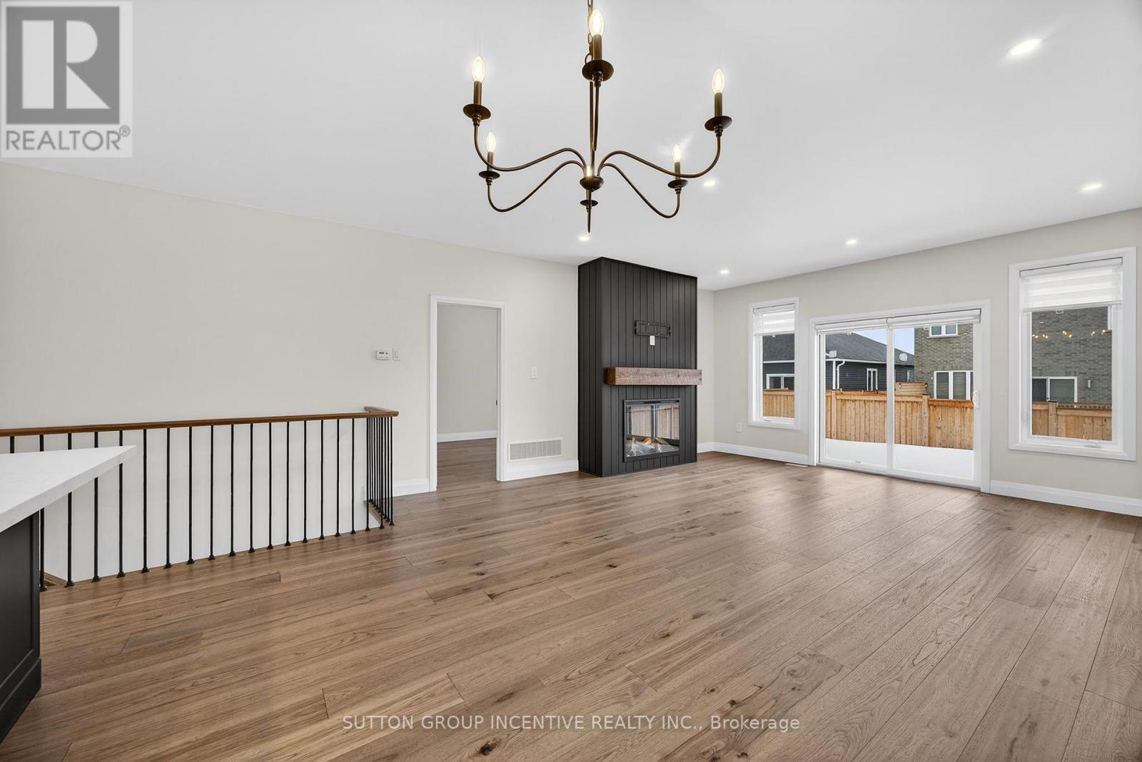 123 Ritchie Crescent, Springwater, ON - Indoor With Fireplace
