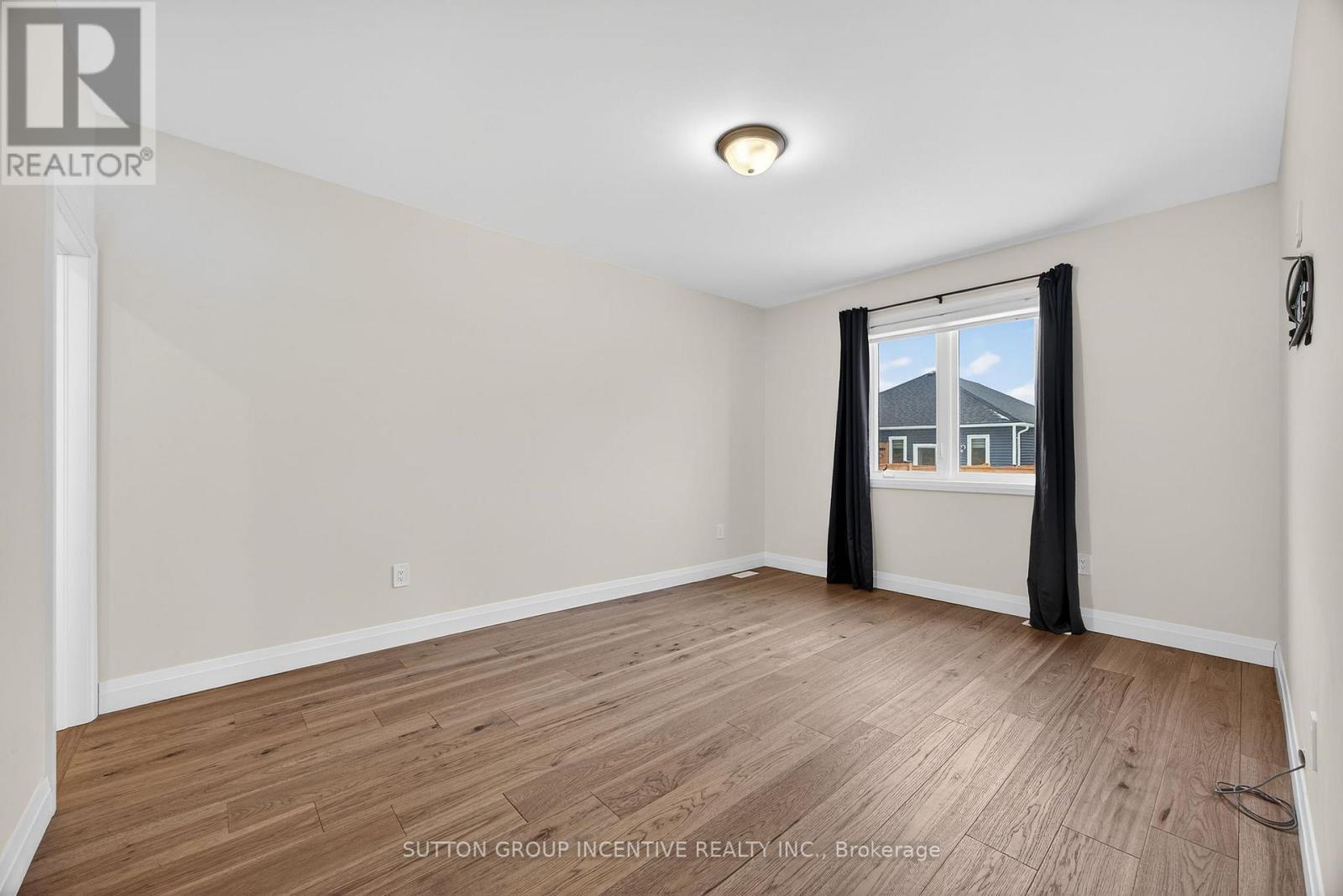 123 Ritchie Crescent, Springwater, ON - Indoor Photo Showing Other Room