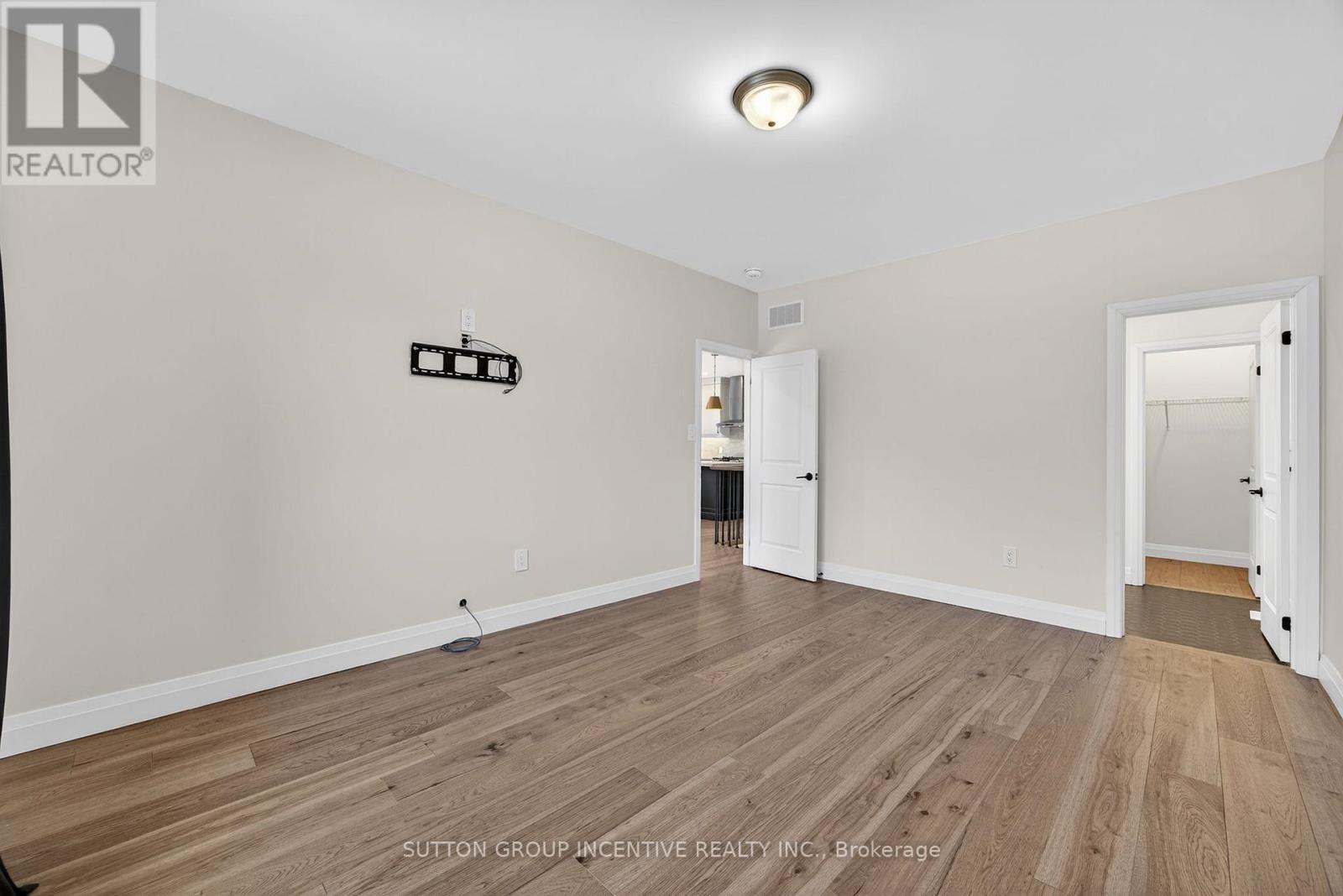 123 Ritchie Crescent, Springwater, ON - Indoor Photo Showing Other Room