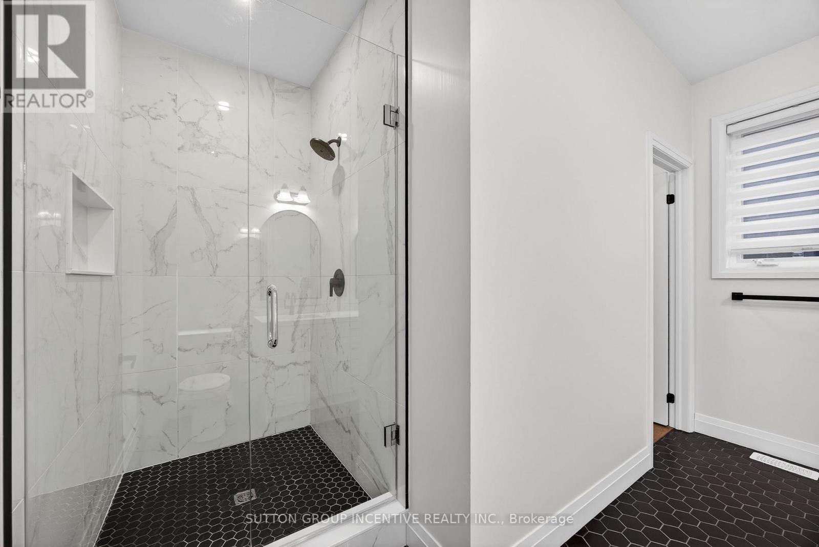 123 Ritchie Crescent, Springwater, ON - Indoor Photo Showing Bathroom